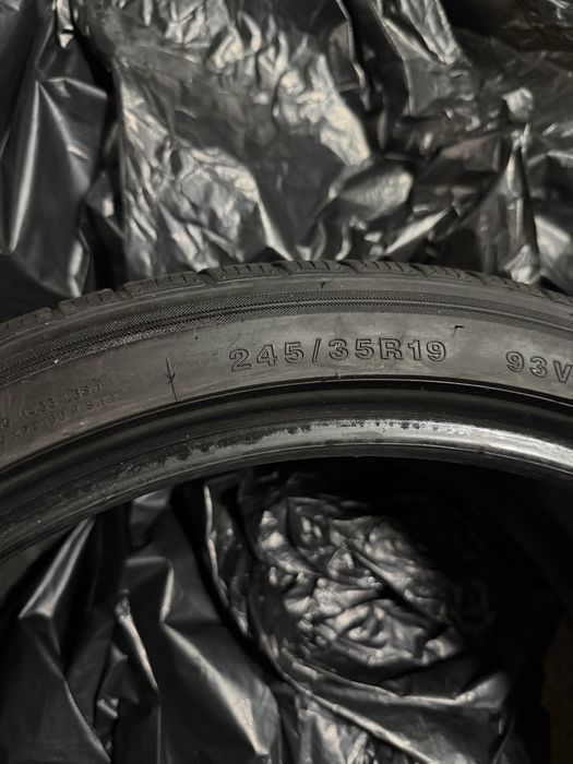 Продам шину 245/35/19