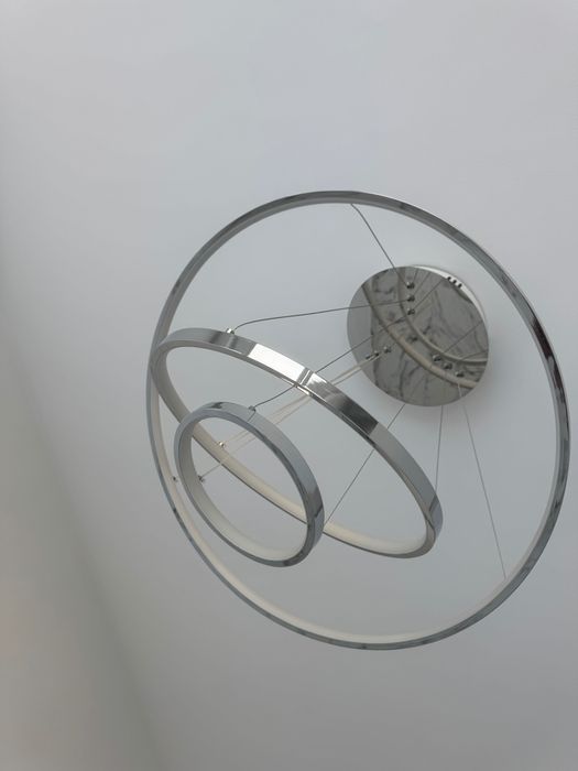 Лед полилеи за хол или спалня