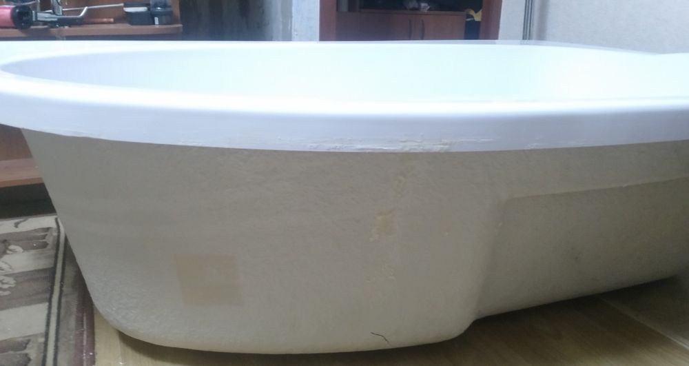 Продам ванну акриловую срочно!