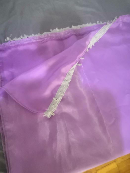 Занавеска красивого фиолетового цвета