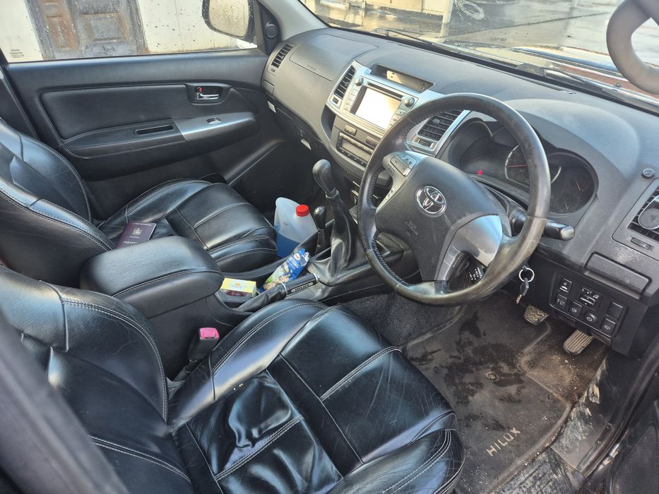 Toyota Hilux 3.0 Invincible Manuala 2015 volan dreapta