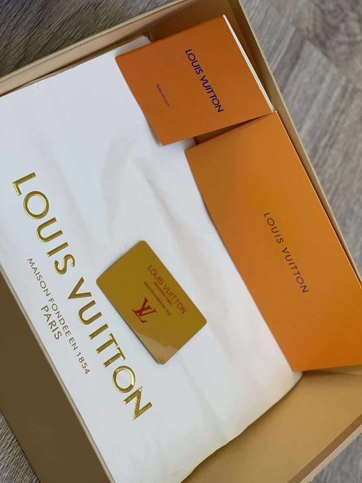 Sunt purtați de două ori numai