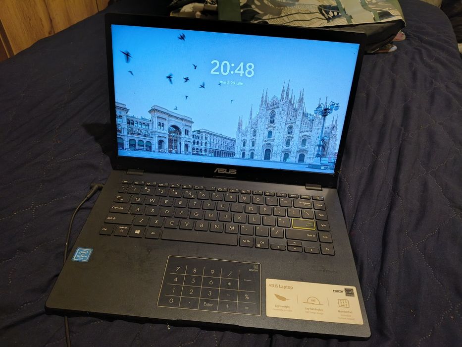 Laptop Asus E410M
