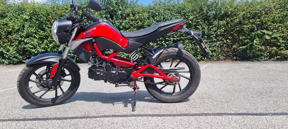 Vând moto kymco 125