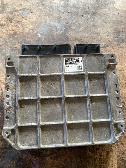 Компютър  за двигател на тойота ярис 1.3 бензин