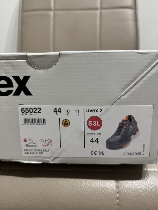 Incaltaminte de protectie UVEX 2