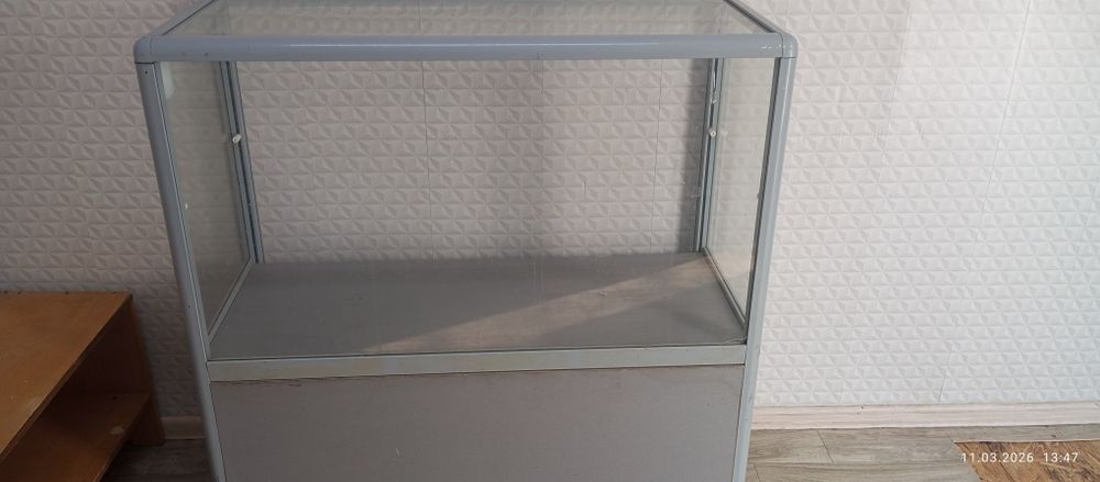 Витрина стеклянная