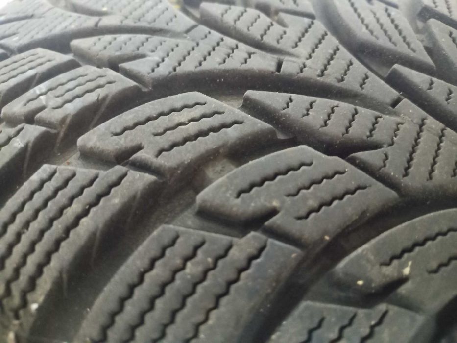 Caucicuri iarna 185/65/15 +jante Logan