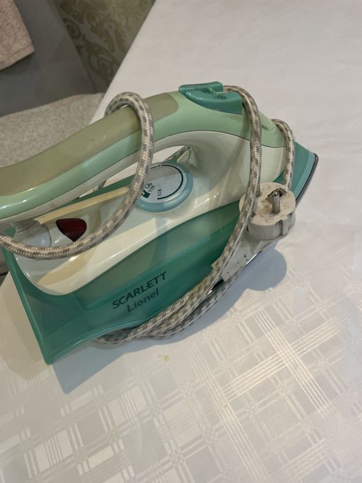 Утюг отдам недорого рабочии Скарлет