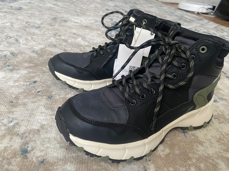 Продам кроссовки