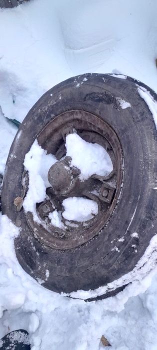 Продам два  колеса ,на Т-40. Диск ступица цапфа.