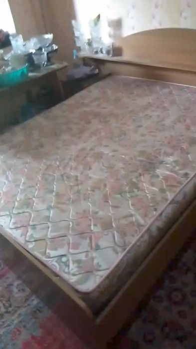 Продаётся спальный гарнитур.