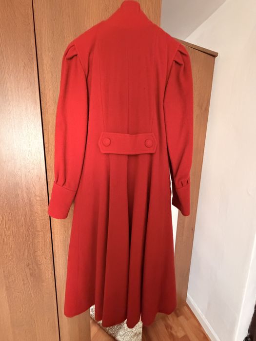 Vand palton lung de iarna