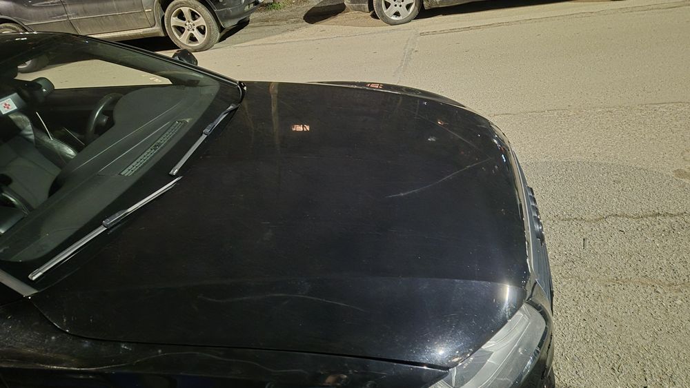 Audi a5 черен капак с щета