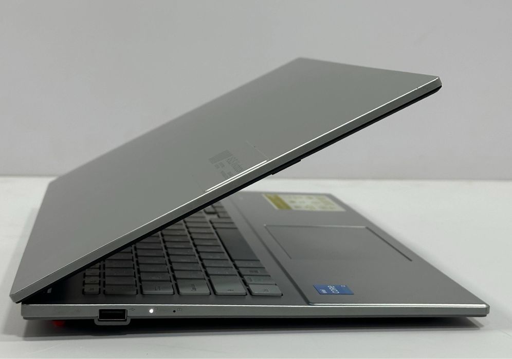 Asus vivobook i3