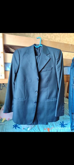 Продам 2 мужских костюма