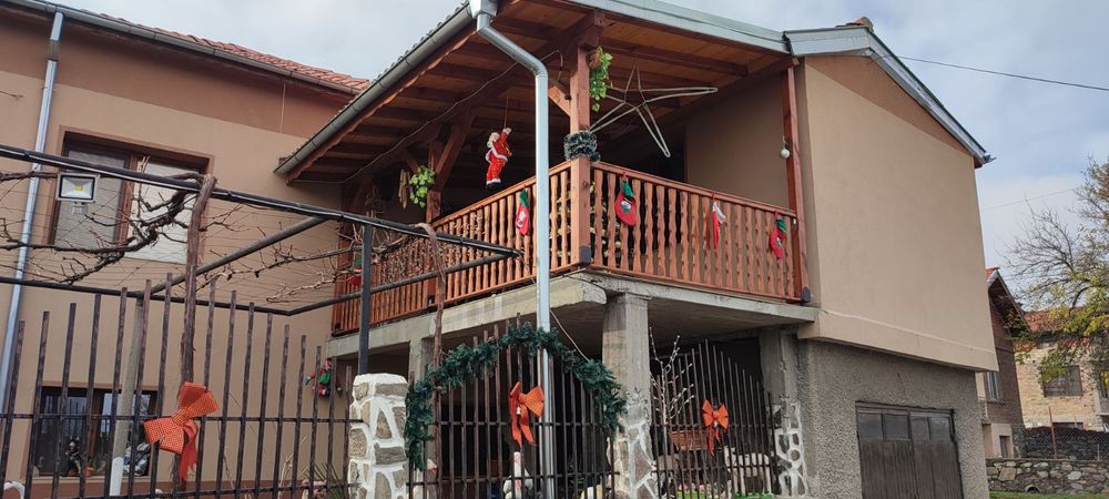 Дървен парапет от масив