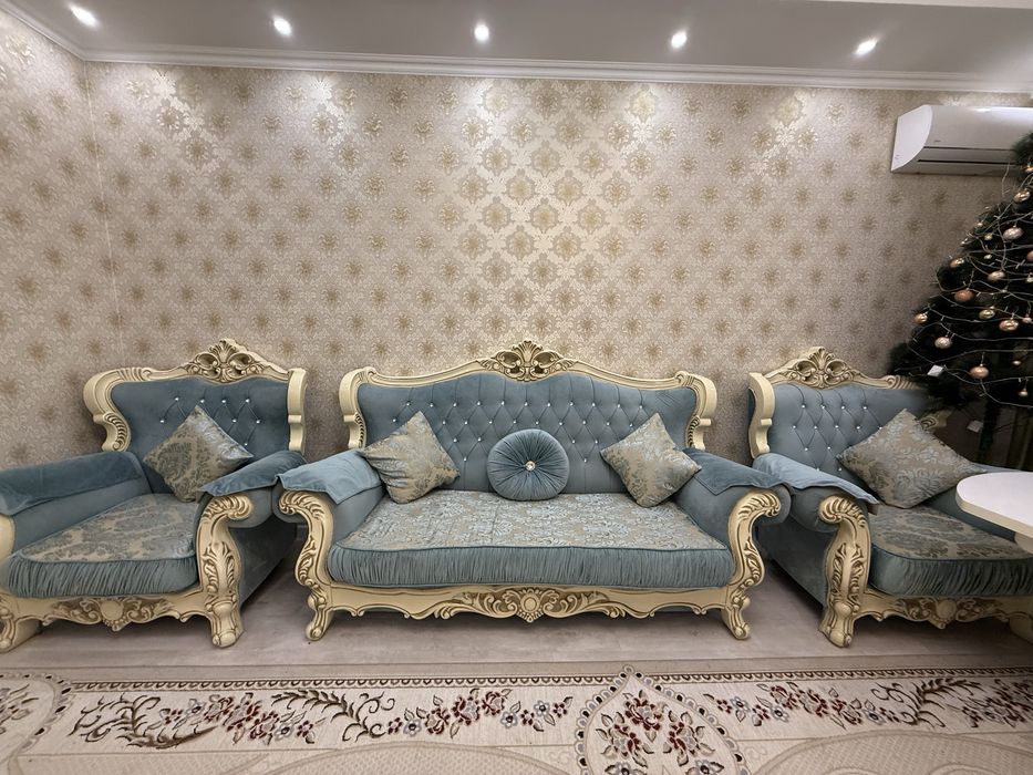 Продам диван с креслой