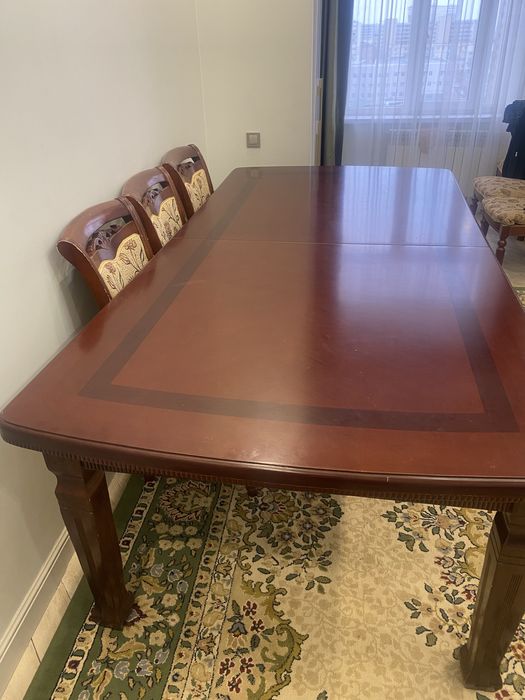 Продается стол со стульями