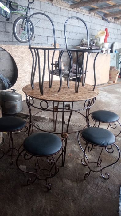 Продам стол со стульями