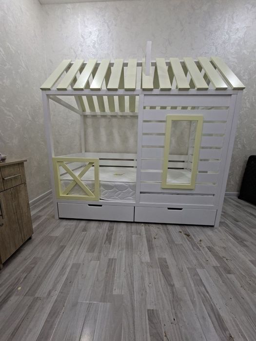 Кровати-домики из массива сосны на заказ