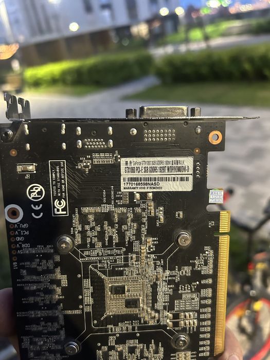 1)Жесткий диск Toshiba 2)Видеокарта Gainward Geforce
