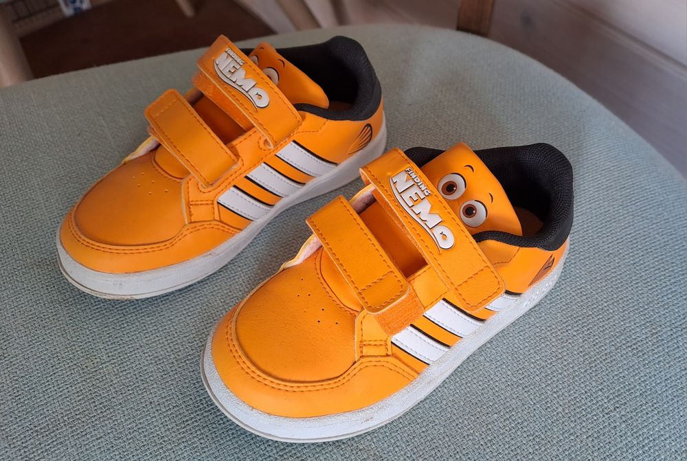 Vând adidași copii Adidas mărime 26