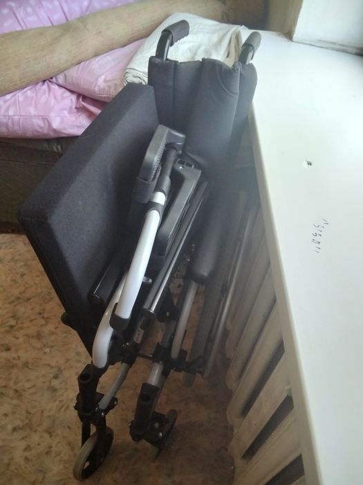 Продам инвалидную кресло -коляску