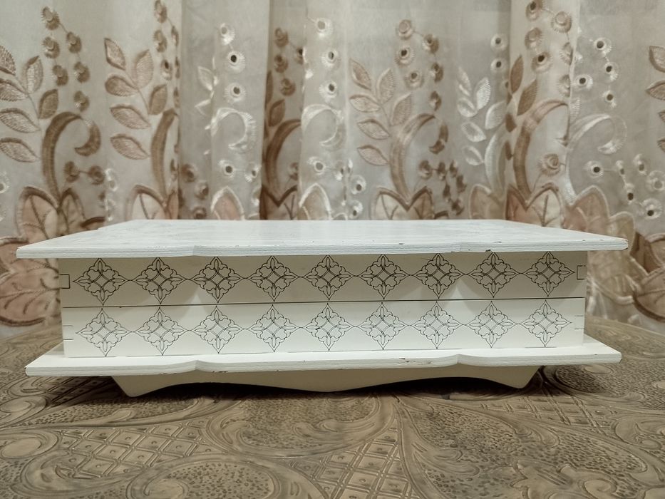 Шкатулка для бижутерии.