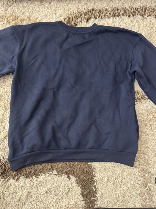 Син суичър с натпис