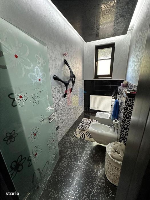 Vila MODERNA, P+1+M, constructie 2011, teren 1145 mp Cazasu