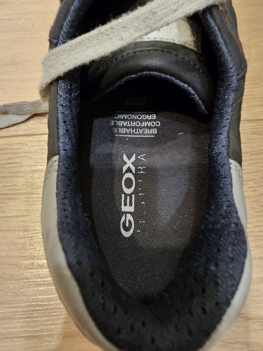 Продам кроссовки мужские Geox