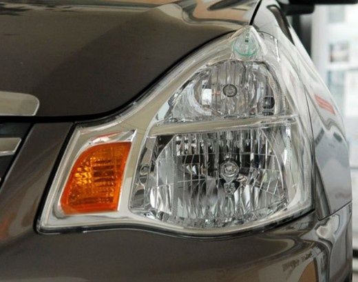 Стекла фар  Nissan almera 06-18г.
