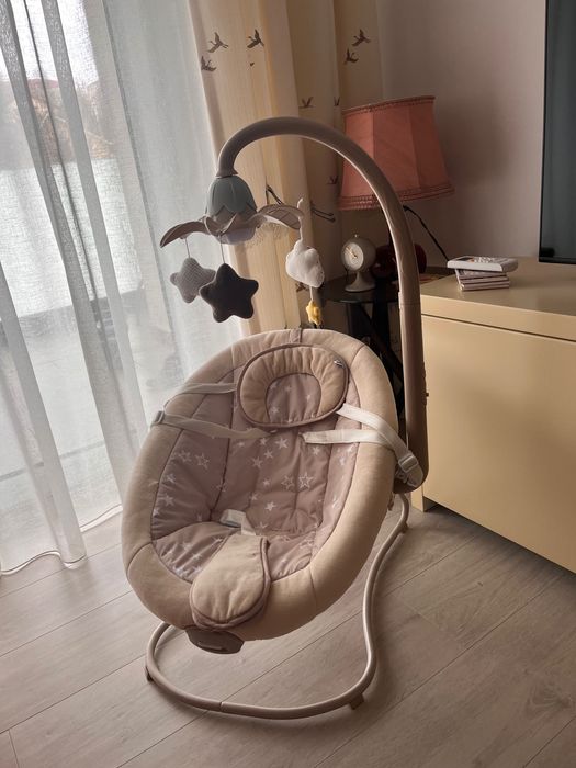Leagăn bebeluși cu carusel muzical