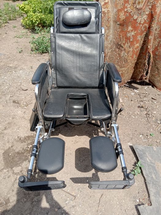 Продам каляску с памперсами