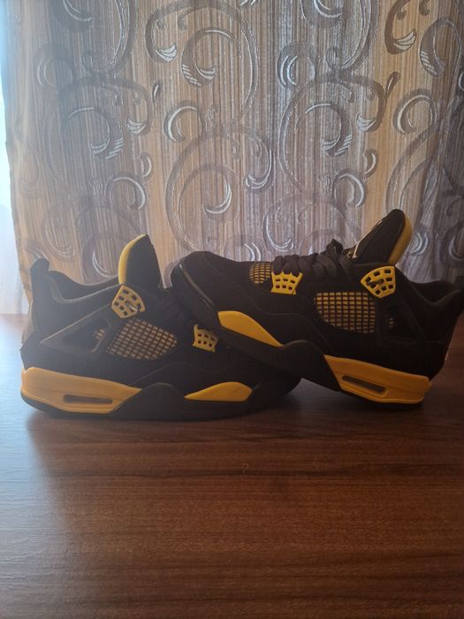 Jordan 4 yellow thunder