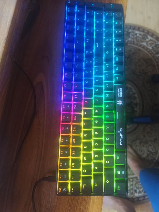 Tastatura mirya gaming , iluminare rgb,cumpărată în aceeași zi ca și mouse