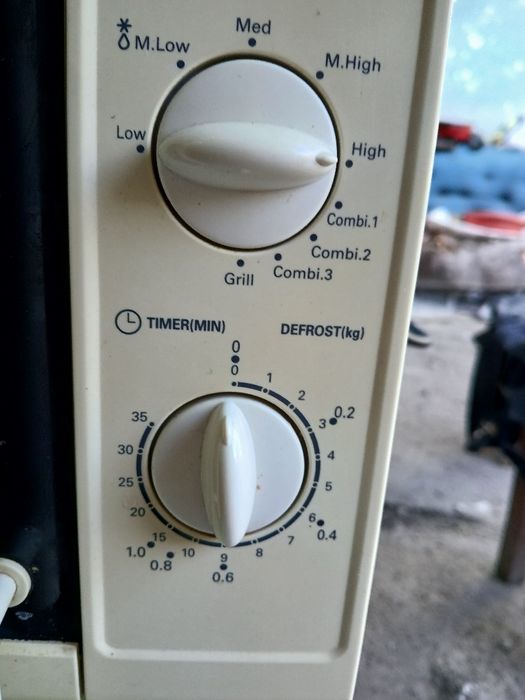 Vând cuptor cu microunde NOU !