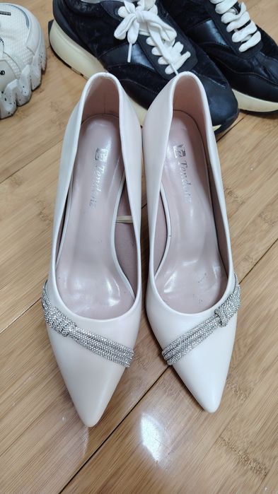 Нови и малко носени обувки 39/38