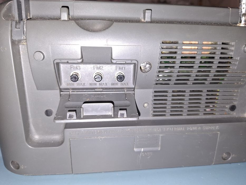 Radio japonez Sony ICF-903L, tuner 4 benzi, 3 canale  programabile