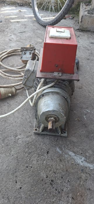 Motor cu reductor trifazic / monofazic