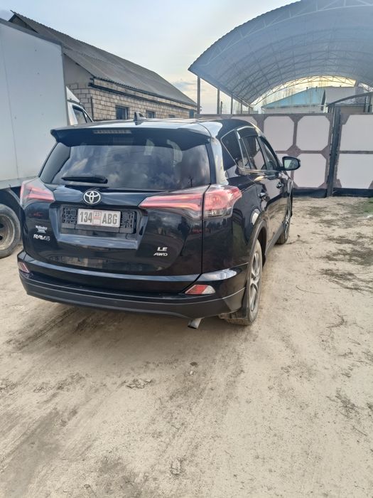 Toyota  RAV4 LE 2018