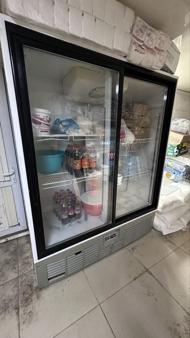 Продам Холодильник витрина
