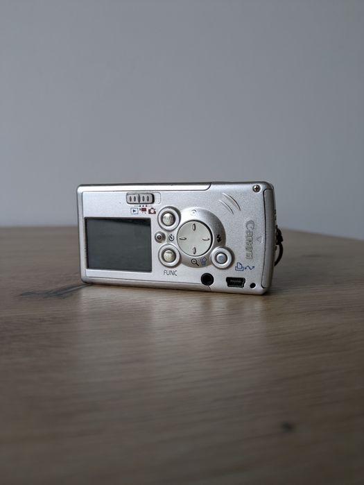 Canon IXUS i5 - РЕТРО СНИМКИ Дигитален Фотоапарат Стил В Отлично Състояние