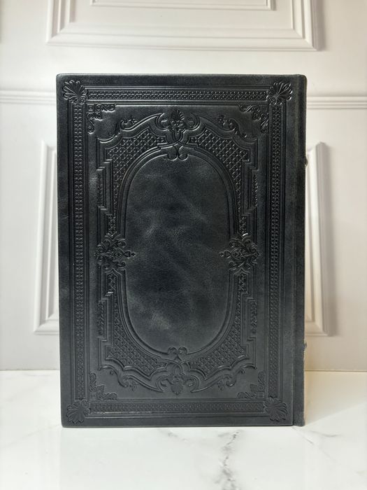 Книга «Тамерлан» в коже