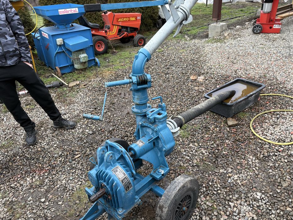 Pompa de apa pe gardan