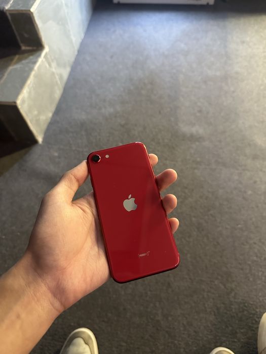 продам срочно iPhone SE2020