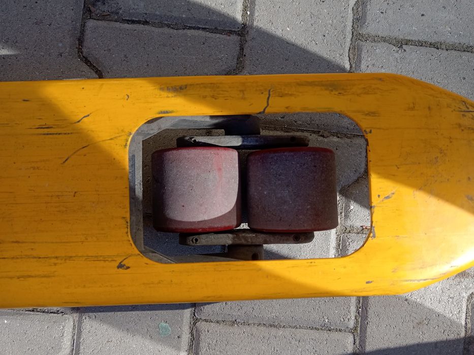 Se vinde transpalet manual