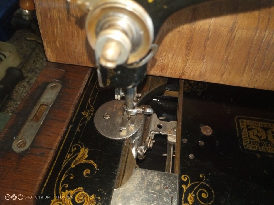 Mașina de cusut Ujvarna