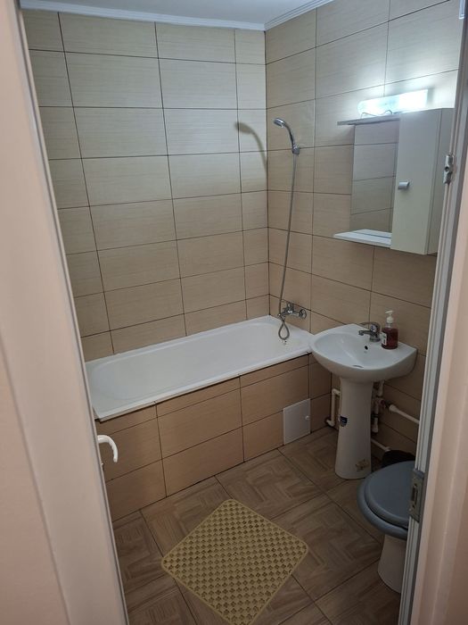 Vand apartament, doua camere, semidecomandat, parter, zona V-uri, str.Cuza Voda
